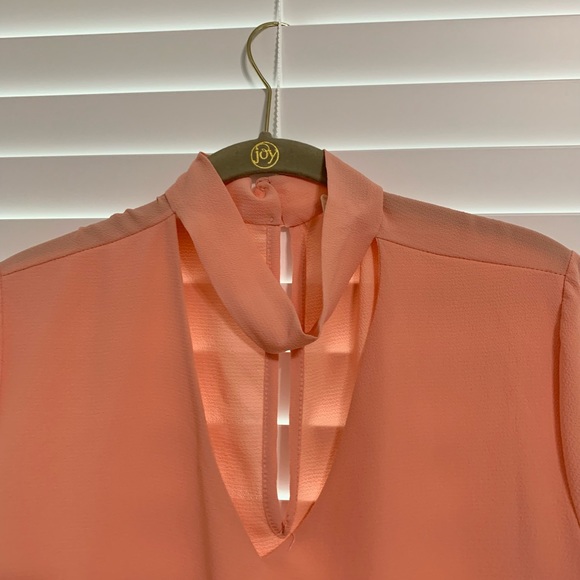 2/$20 or 3/$25 Sz L Peach Blouse w/ Flutter Sleeves - Picture 4 of 7